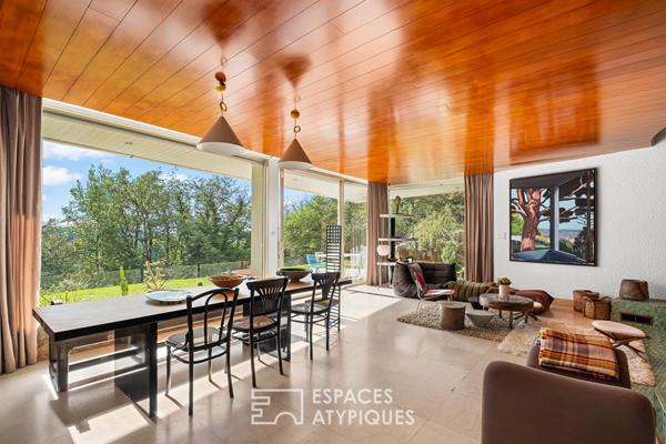 Maison brutaliste avec piscine et vue incroyable