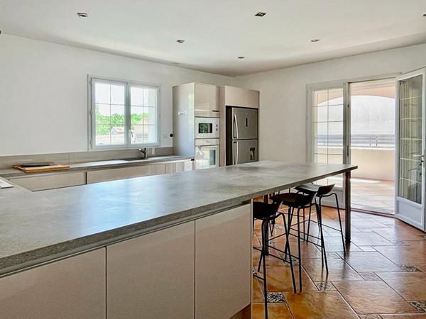 A VENDRE - Grande maison familiale de 145 m² avec sous-sol et piscine