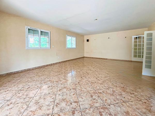 A VENDRE - Grande maison familiale de 145 m² avec sous-sol et piscine