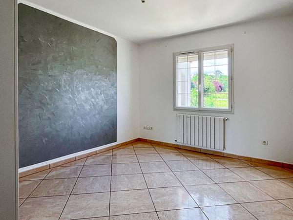 A VENDRE - Grande maison familiale de 145 m² avec sous-sol et piscine