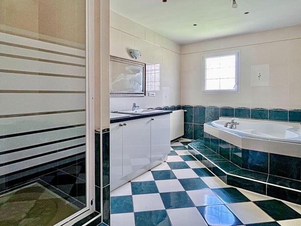 A VENDRE - Grande maison familiale de 145 m² avec sous-sol et piscine