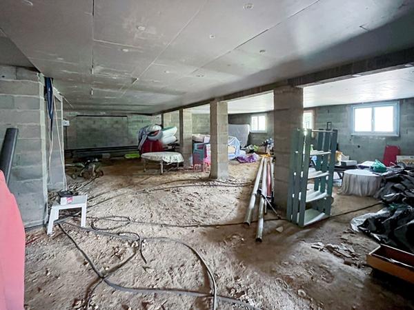 A VENDRE - Grande maison familiale de 145 m² avec sous-sol et piscine