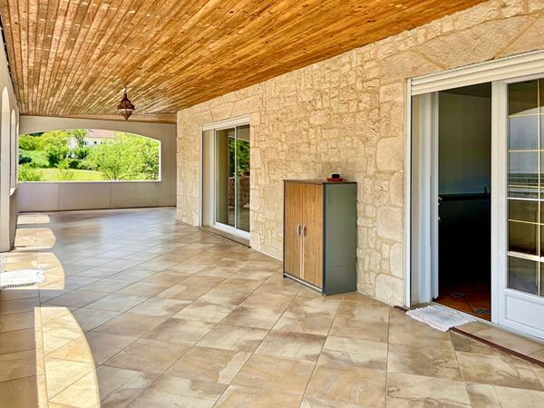 A VENDRE - Grande maison familiale de 145 m² avec sous-sol et piscine