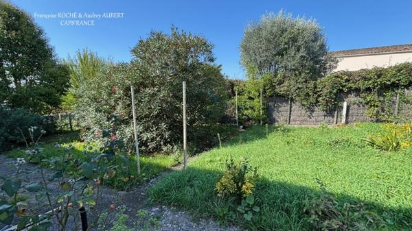 Maison à rénover - 6 pièces - 84 m² avec garage et jardin à SAINTES (17)