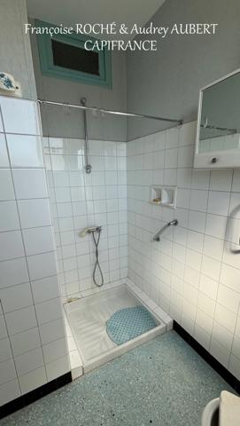 Maison à rénover - 6 pièces - 84 m² avec garage et jardin à SAINTES (17)