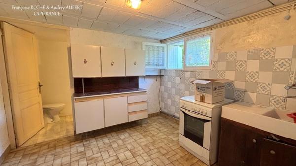 Maison à rénover - 6 pièces - 84 m² avec garage et jardin à SAINTES (17)