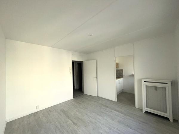 À louer / Studio 22 m² avec balcon, proche gare centre de Reims