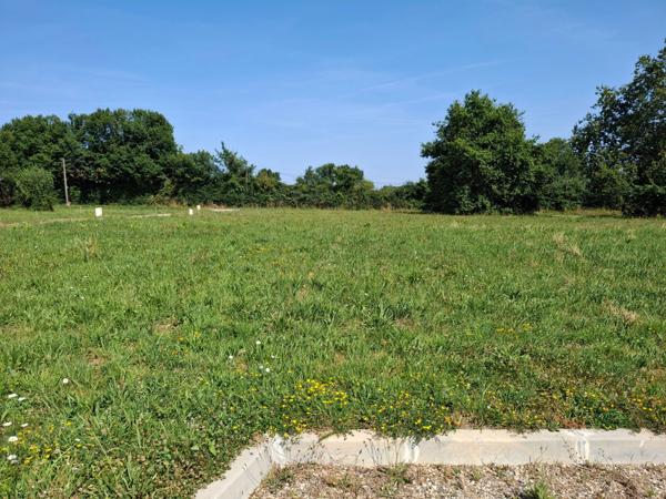 Terrain à vendre de 1 078,00 m² proche de CASTELJALOUX (47) lotissement 8 lots