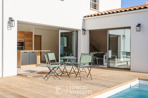 Contemporaine de bourg en bord de mer