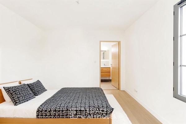 Contemporaine de bourg en bord de mer