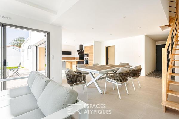 Contemporaine de bourg en bord de mer