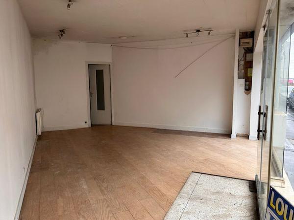 LISIEUX, local commercial d'env. 43,68 m² avec vitrine , Lisieux