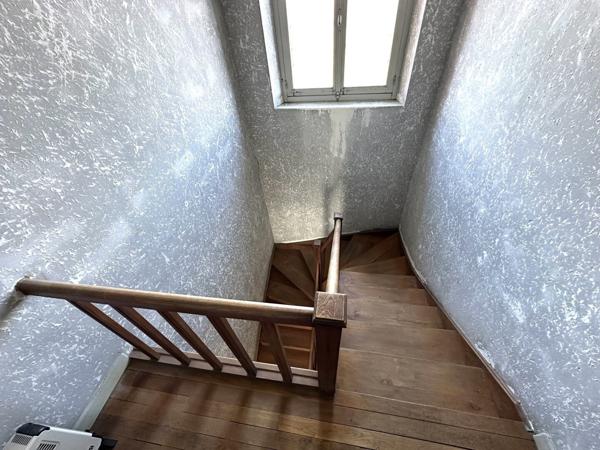 maison avec dépôt et local commercial 110 000 €