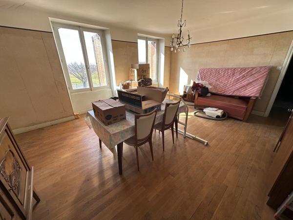 maison avec dépôt et local commercial 110 000 €