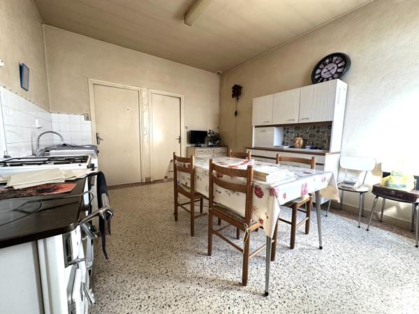 maison avec dépôt et local commercial 110 000 €