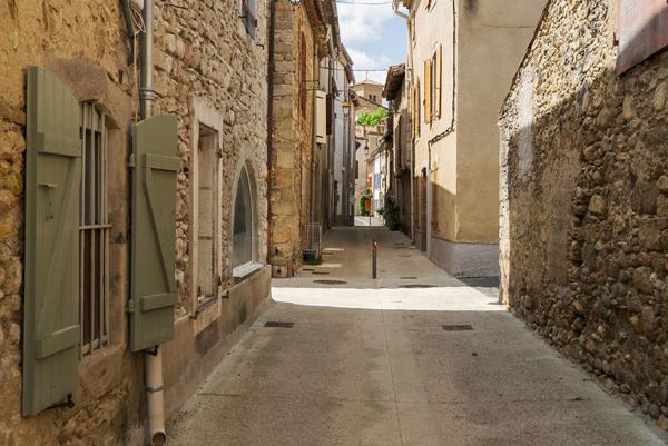 CARCASSONNE – SAINT-HILAIRE Elégante maison T5 137m² (98m² hab.) avec garage et extérieur