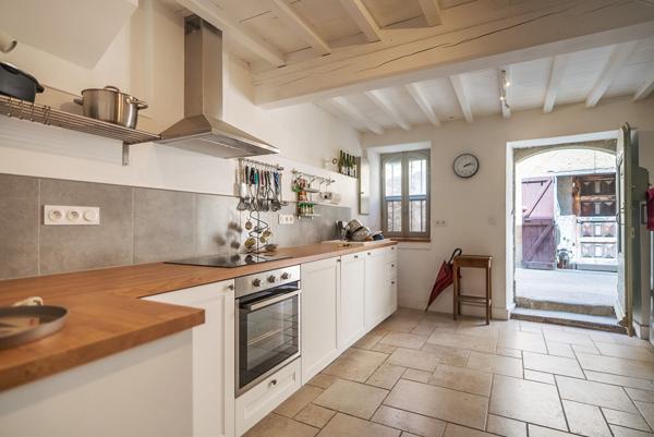 CARCASSONNE – SAINT-HILAIRE Elégante maison T5 137m² (98m² hab.) avec garage et extérieur