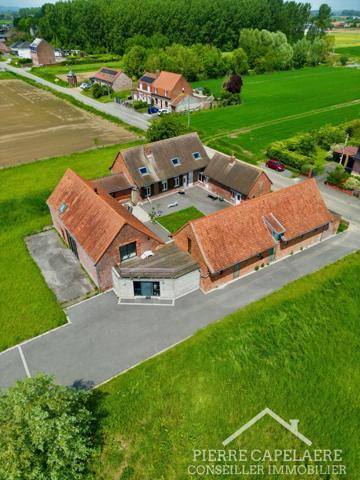 Nieppe (59850) Ferme au carré rénovée à 20 minutes de Lille