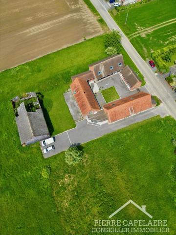 Nieppe (59850) Ferme au carré rénovée à 20 minutes de Lille