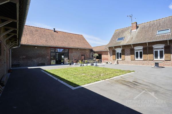 Nieppe (59850) Ferme au carré rénovée à 20 minutes de Lille