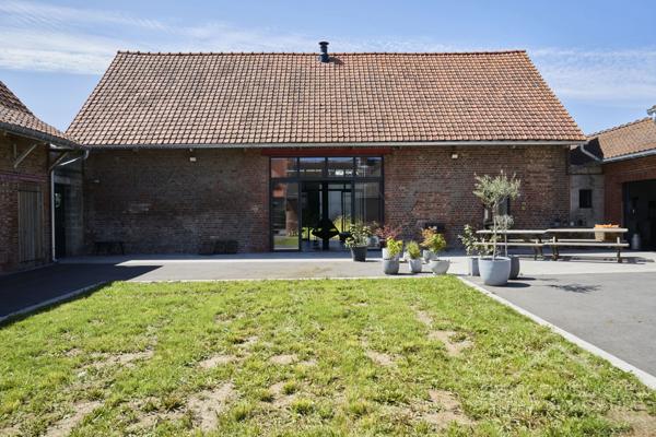 Nieppe (59850) Ferme au carré rénovée à 20 minutes de Lille