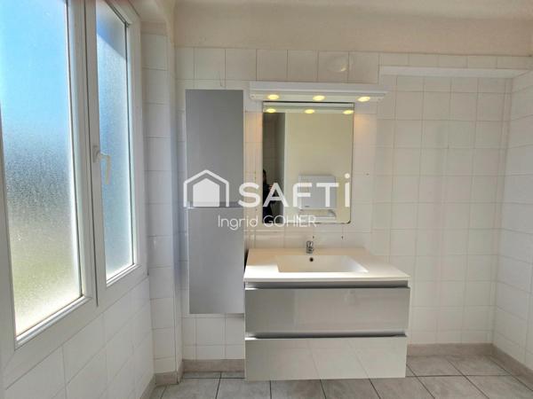 Idéalement située, proche commodités avec jardin et garage