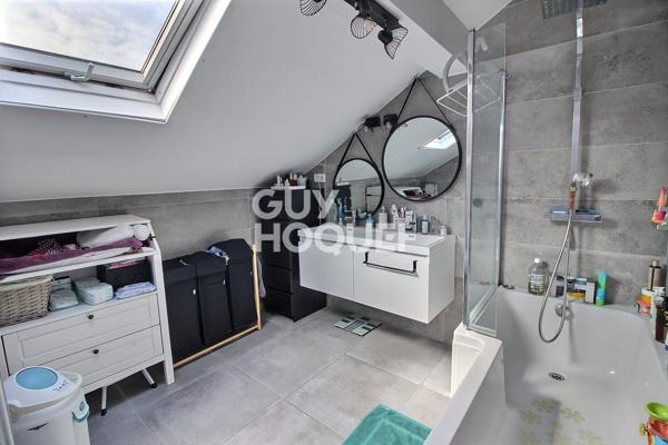 MAISON À LOUER DE 7 PIÈCES DE 127,70 M²