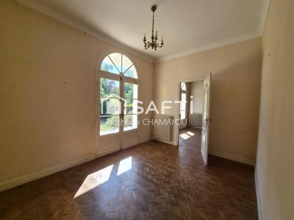 Demeure bourgeoise Grands volumes Cadre verdoyant