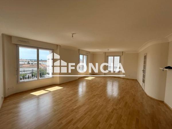 Location Appartement 3 pièces 80.7 m² - 2 RUE DE LA MARNE La Roche Sur Yon 85000