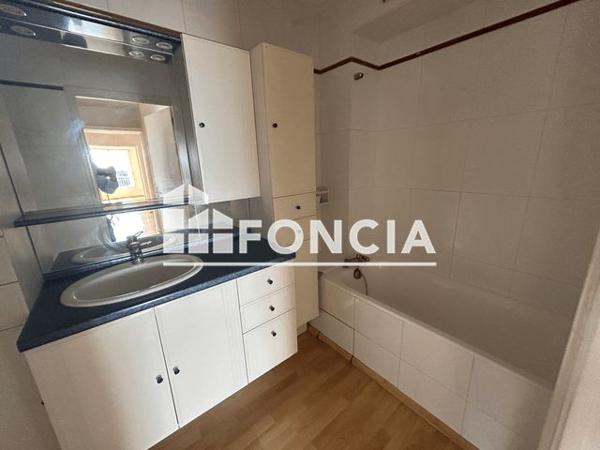 Location Appartement 3 pièces 80.7 m² - 2 RUE DE LA MARNE La Roche Sur Yon 85000