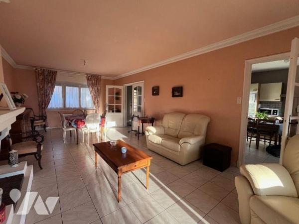 HAZEBROUCK : OPPORTUNITÉ A VOIR ! 

Jolie Maison d'habitation, semi PLAIN PIED d'environ 132 ...