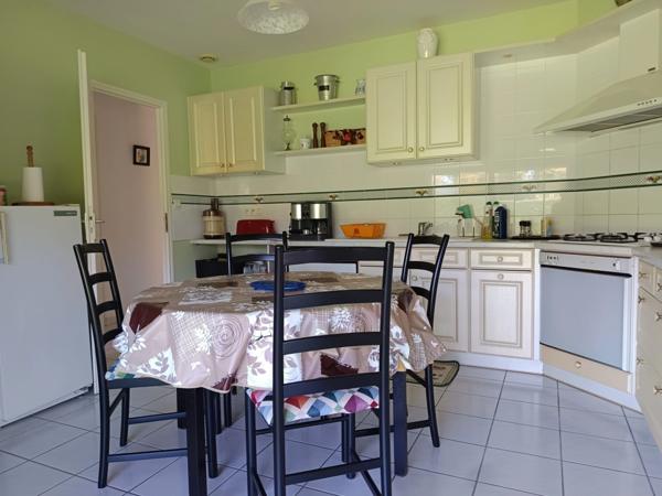 CONTEMPORAINE DE 4 CHAMBRES , QUARTIER RECHERCHE.