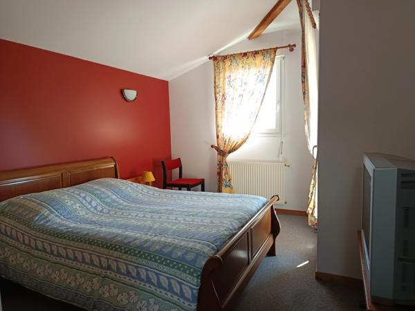 CONTEMPORAINE DE 4 CHAMBRES , QUARTIER RECHERCHE.