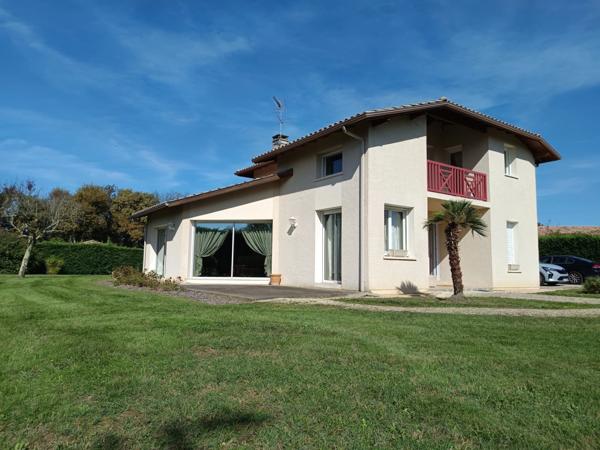 CONTEMPORAINE DE 4 CHAMBRES , QUARTIER RECHERCHE.