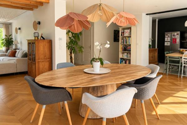 PESSAC ALOUETTE – Maison de plain-pied 200 m², jardin 900 m² piscine, en lisière de forêt