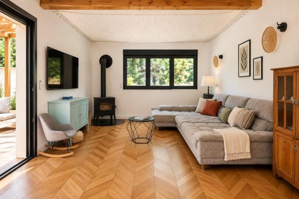 PESSAC ALOUETTE – Maison de plain-pied 200 m², jardin 900 m² piscine, en lisière de forêt
