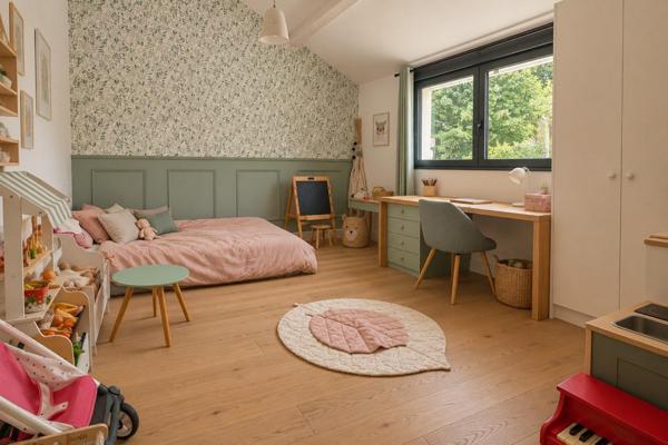 PESSAC ALOUETTE – Maison de plain-pied 200 m², jardin 900 m² piscine, en lisière de forêt