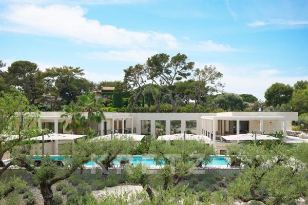 CAP D'ANTIBES : DOMAINE PRIVE DE 3 VILLAS NEUVES - VUE MER