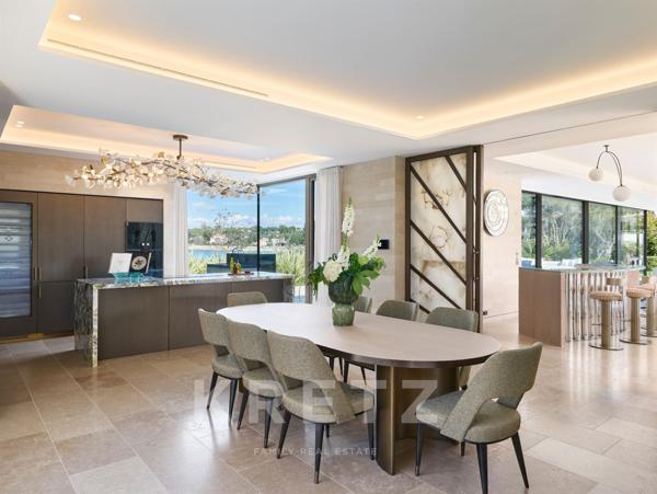 CAP D'ANTIBES : DOMAINE PRIVE DE 3 VILLAS NEUVES - VUE MER