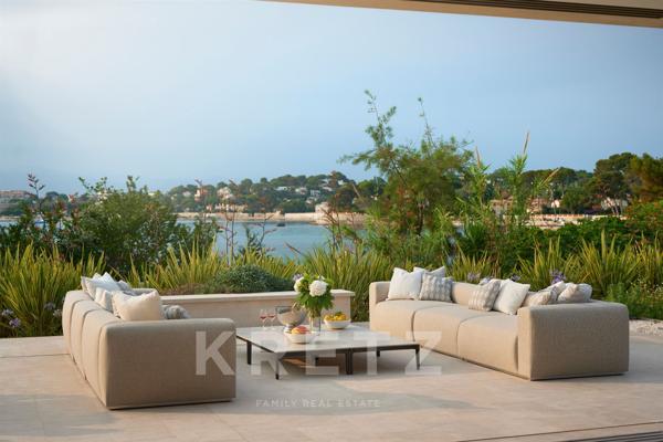 CAP D'ANTIBES : DOMAINE PRIVE DE 3 VILLAS NEUVES - VUE MER