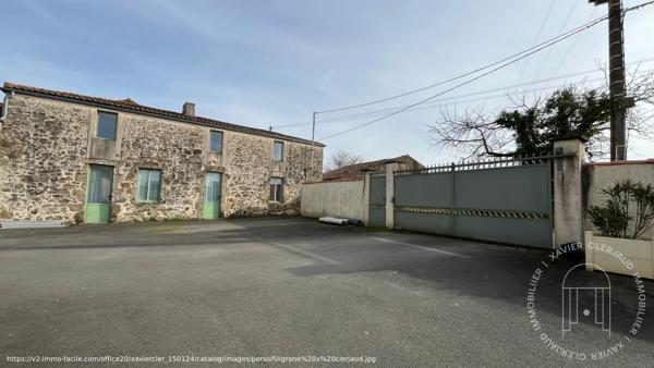 Maison , Saint pierre des echaubrognes