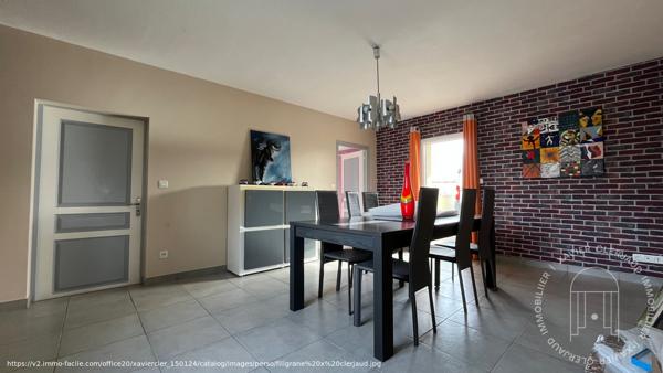 Maison , Saint pierre des echaubrognes
