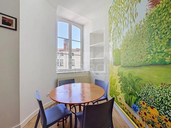 APPARTEMENT T4 A LOUER - LYON 1ER ARRONDISSEMENT - 100.12 m 2 - 1 720 € charges comprises par mois