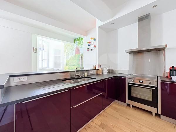 APPARTEMENT T4 A LOUER - LYON 1ER ARRONDISSEMENT - 100.12 m 2 - 1 720 € charges comprises par mois