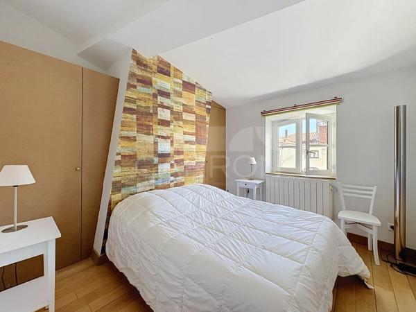 APPARTEMENT T4 A LOUER - LYON 1ER ARRONDISSEMENT - 100.12 m 2 - 1 720 € charges comprises par mois