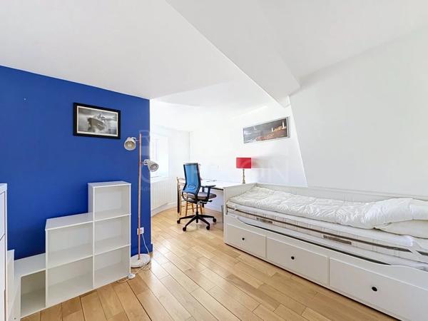 APPARTEMENT T4 A LOUER - LYON 1ER ARRONDISSEMENT - 100.12 m 2 - 1 720 € charges comprises par mois