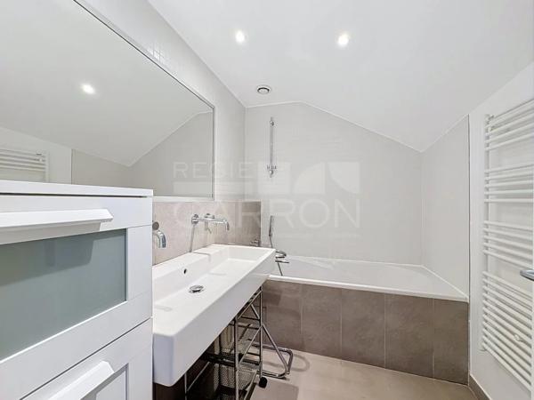 APPARTEMENT T4 A LOUER - LYON 1ER ARRONDISSEMENT - 100.12 m 2 - 1 720 € charges comprises par mois
