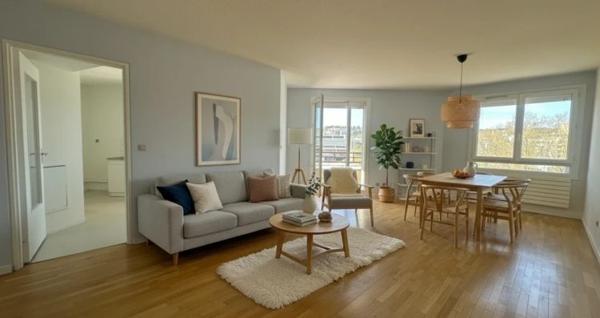LYON 7E: T3 AVEC BALCON AU CALME ET SANS VIS A VIS
