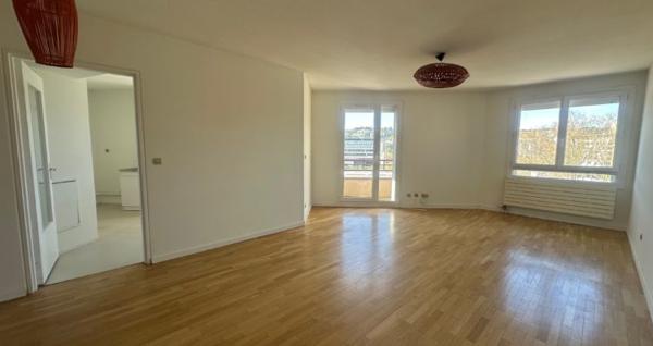 LYON 7E: T3 AVEC BALCON AU CALME ET SANS VIS A VIS