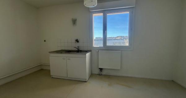 LYON 7E: T3 AVEC BALCON AU CALME ET SANS VIS A VIS